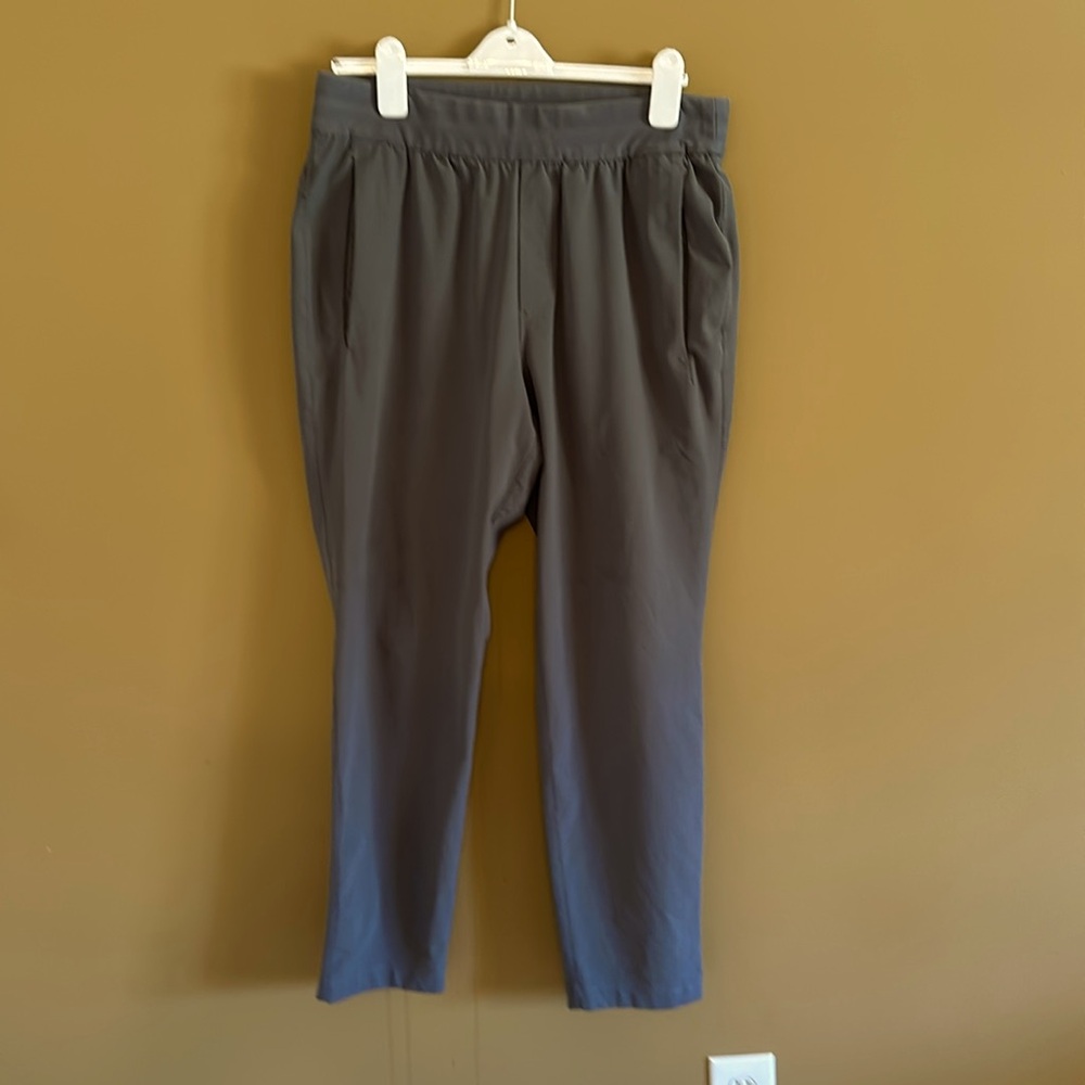 Mens lululemon pant. Size large. Gray. Great condition.
